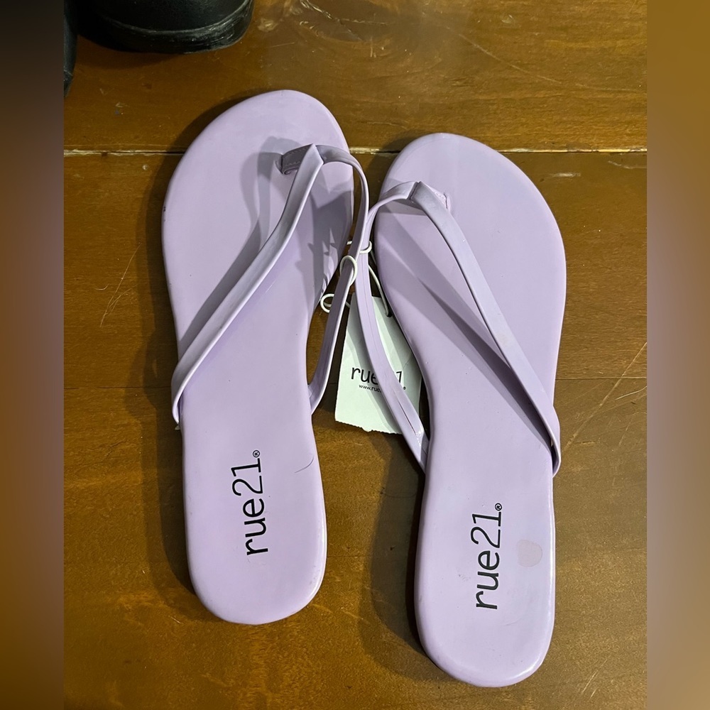 RUE 21 purple flip flops - Picture 1 of 9